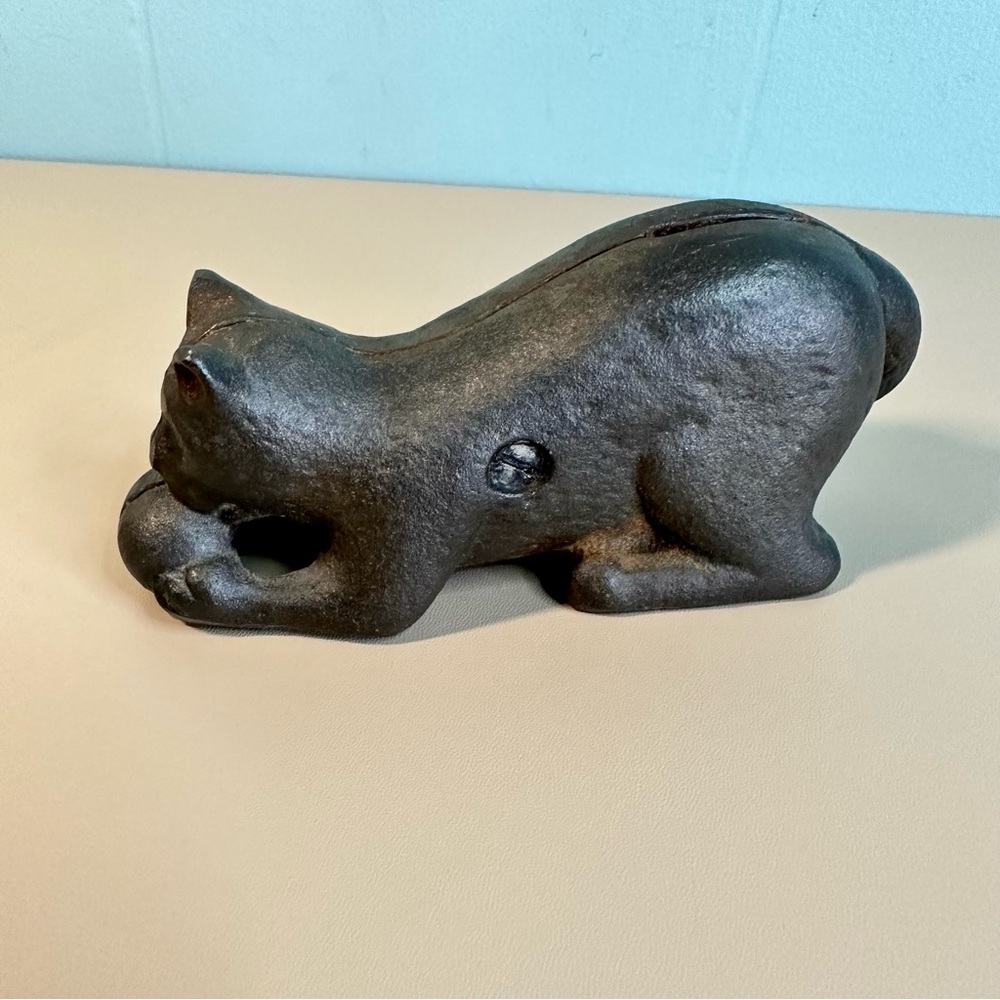 VTG Cast Iron Cat with Yarn Bank 2.5"H x 2"W x 5"D - Picture 2 of 8